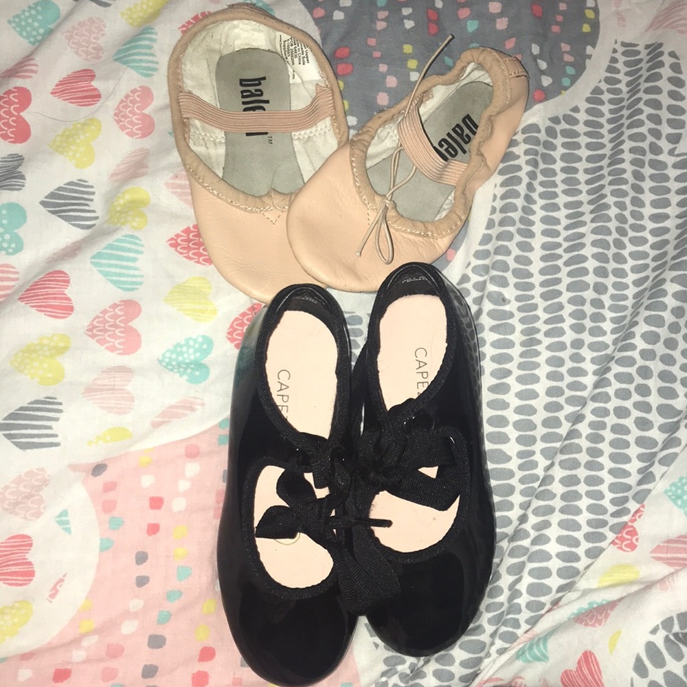Capezio black tap shoes. Toddler.